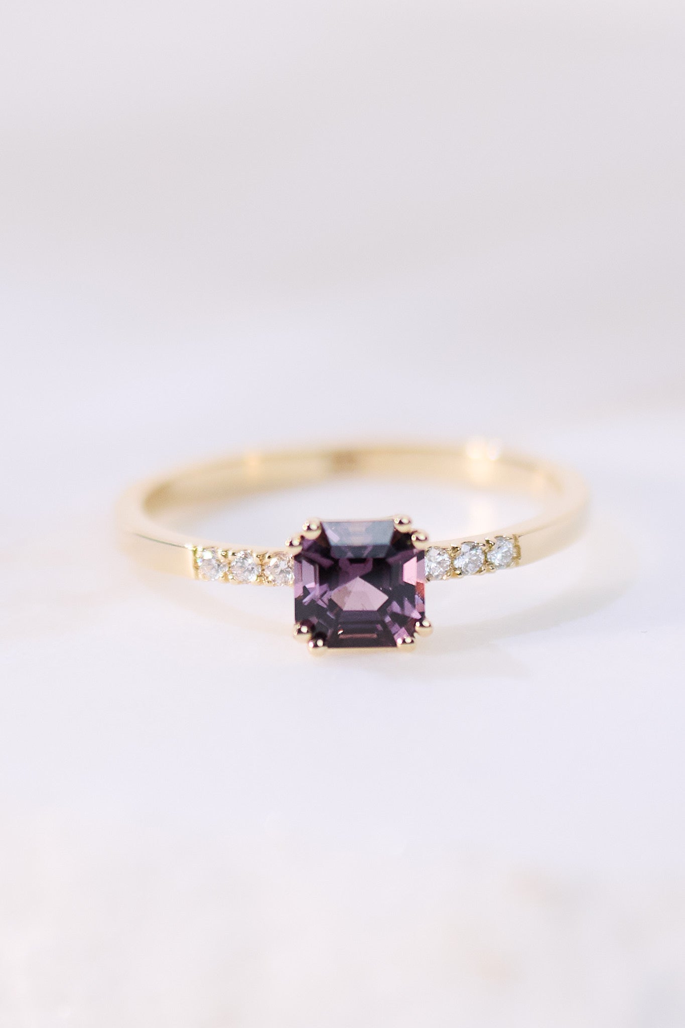 Pierścionek złoty ze spinelem i brylantami B One N°27 - BELLER: Official Online Store & Luxury Jewelry Atelier