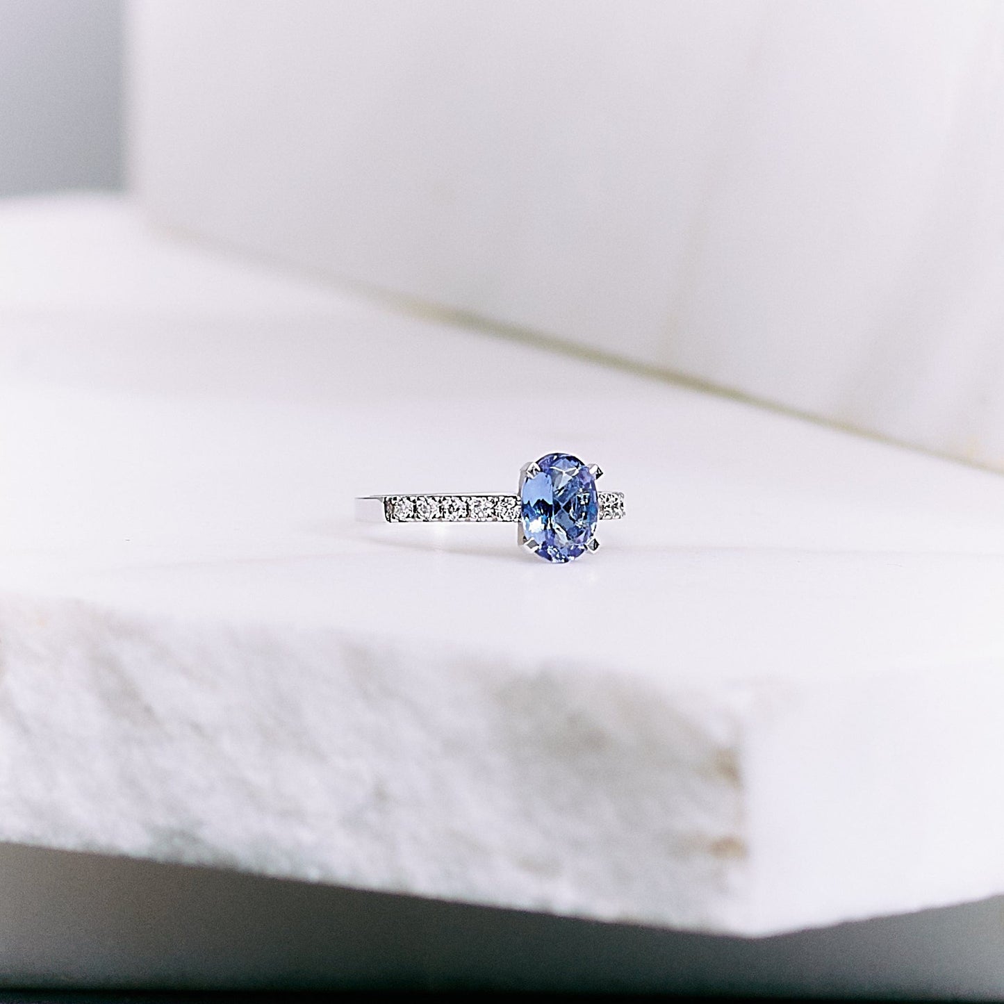 Pierścionek złoty z tanzanitem i brylantami B One N°8 - BELLER: Official Online Store & Luxury Jewelry Atelier
