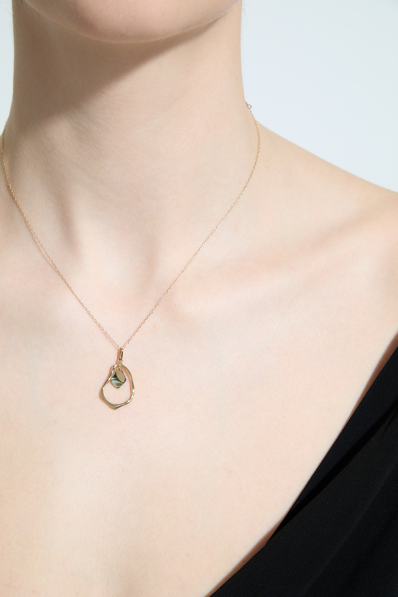Zawieszka złota Liquid N°7 - BELLER: Official Online Store & Luxury Jewelry Atelier